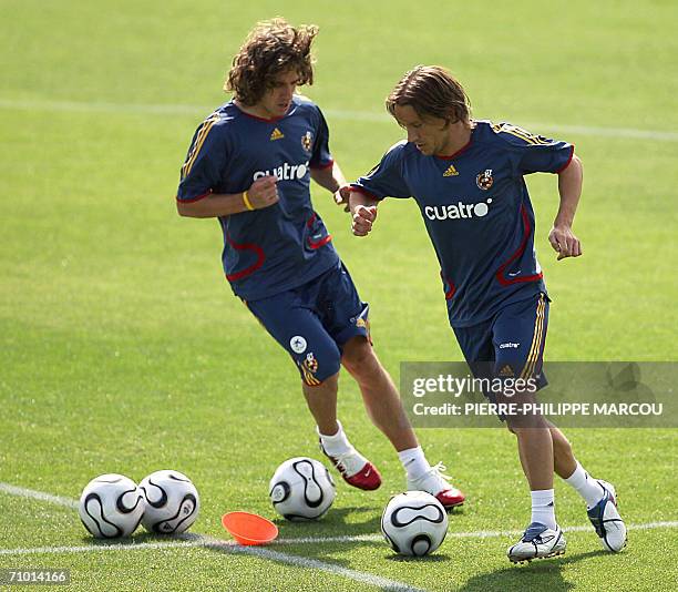 Spain's football team players Michel Salgado and Carles Puyol run during a training session in Las Rozas near Madrid, 23 May 2006 before the 2006...
