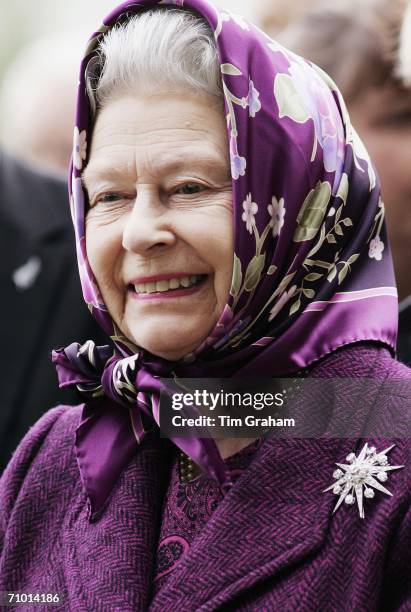 Queen Elizabeth II attends the press and VIP day of Chelsea Flower Show on May 22, 2006 in London, England.