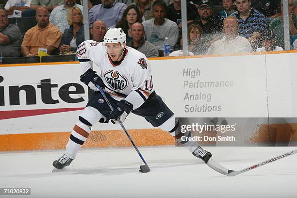 Shawn Horcoff of the Edmonton Oilers skates with the puck during game five of the Western Conference Semifinals against the San Jose Sharks on May...