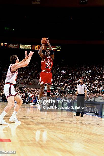 Michael Jordan of the Chicago Bulls shoots a jump shot against Kiki Vandeweghe of the New York Knicks circa 1992 at Madison Square Garden in New...