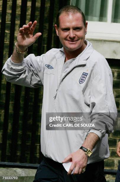 Ex professional football player Paul Gascoigne arrives at no 10 Downing St, London, 24 May 2006. Gascoinge is part of a celebrity soccer team playing...