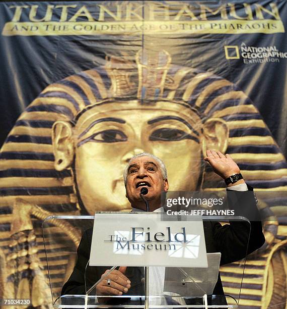 Chicago, UNITED STATES: Dr. Zahi Hawass, the Secretary General of Egypt's Supreme Council of Antiquities address the media at the opening or "Uncover...