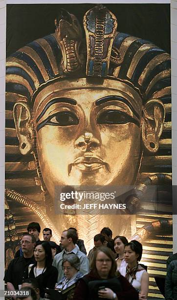 Chicago, UNITED STATES: Members of the media and guest wait for the preview opening for "Uncover the Treasures of Tut, Tutankhamun and the Golden Age...