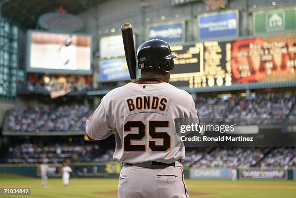 Barry Bonds of the San Francisco Giants gets ready to bat during the game against the Houston Astros on May 16, 2006 at Minute Maid Park in Houston,...