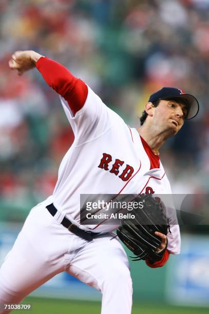 Matt Clement of the Boston Red Sox pitches against the New York Yankees on May 24, 2006 at Fenway Park in Boston, Massachusetts.