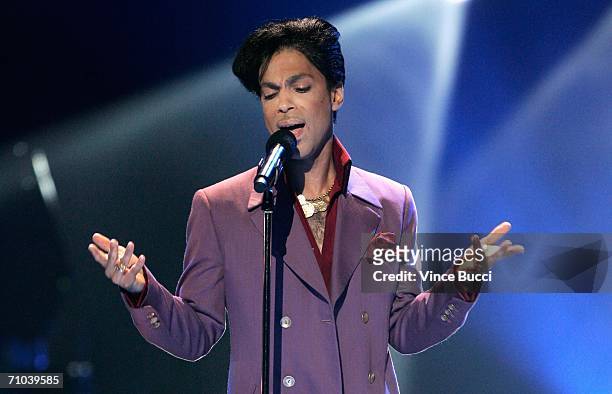 Musician Prince performs onstage during the American Idol Season 5 Finale on May 24, 2006 at the Kodak Theatre in Hollywood, California.