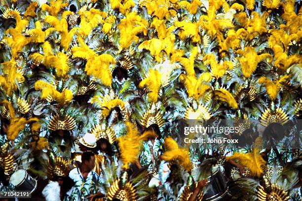 dancing crowd - rio de janeiro carnival stock pictures, royalty-free photos & images