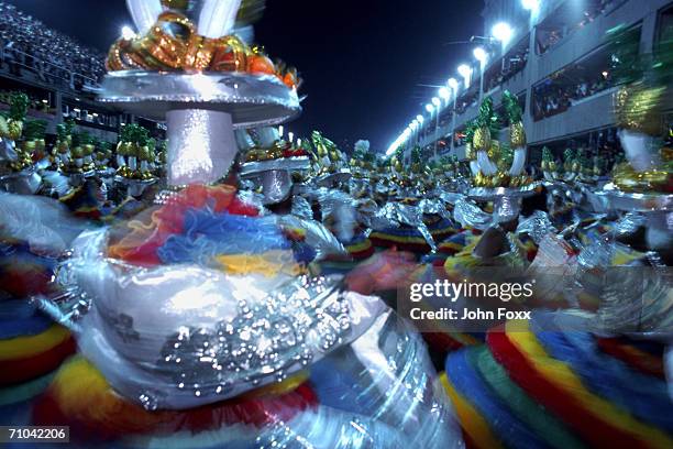 dancing crowd - carnival in rio de janeiro stock pictures, royalty-free photos & images