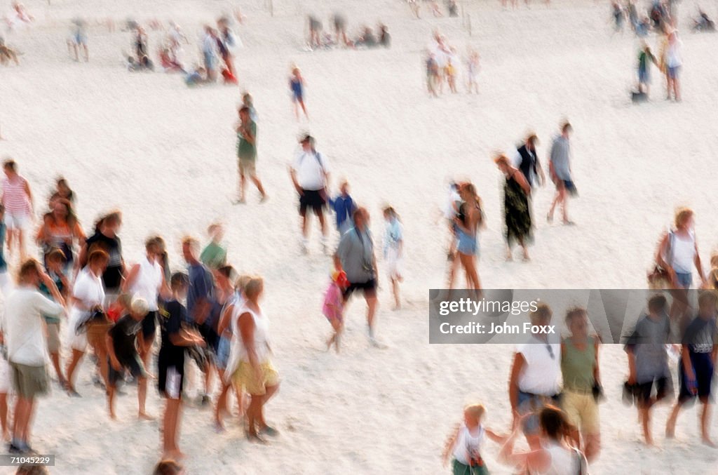 Crowd on beach, defocused 