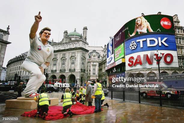 Workers unveil a large statue of legendary Australian cricketer Shane Warne in Picadilly Circus on May 26, 2006 in London, England. The 28-foot tall...