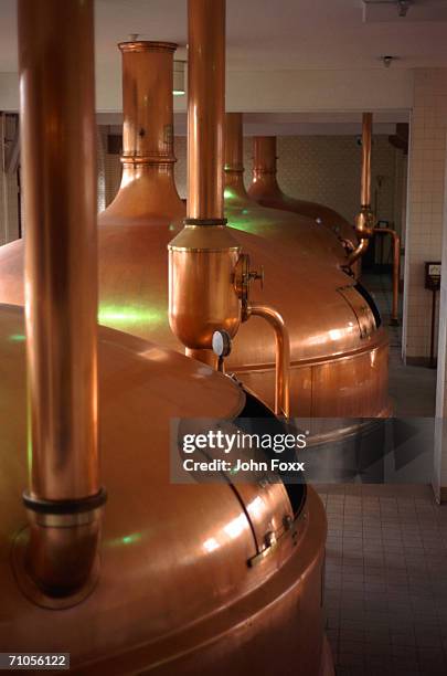 brewery kettles - ketel stockfoto's en -beelden