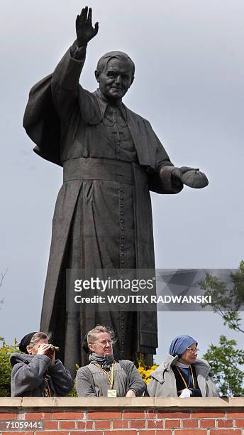 Polish nuns wait for the arrival of Pope Benedict XVI in front of the monument of late Pope John Paul II on Jasnagora Monastery in Czestochowa, 26...