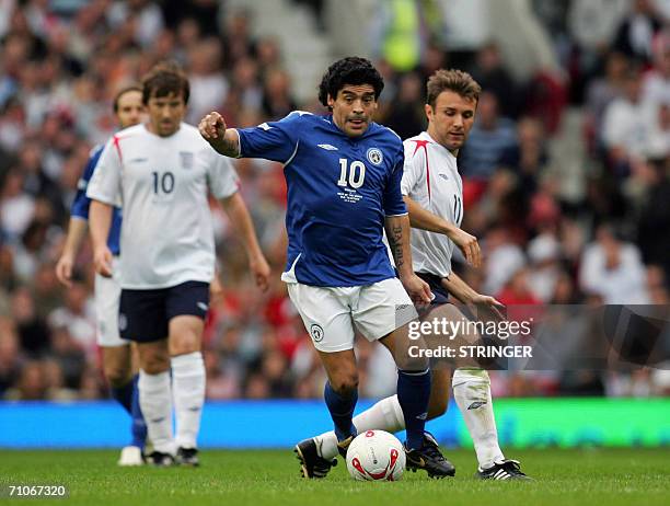 Manchester, UNITED KINGDOM: Soccer legend Diego Maradona from Argentina plays for a Rest of the World XI during the Soccer Aid charity soccer match...