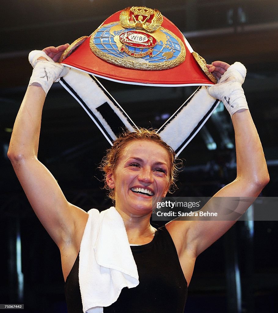 Boxing Ina Ina Menzer of Germany celebrates winning the WIBF Women's... News Photo ...