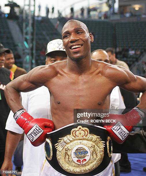 Carson, UNITED STATES: USA's Paul Williams celebrates after defeating Argentina's Walter Dario Matthysse in a TKO in the 10th round of their...