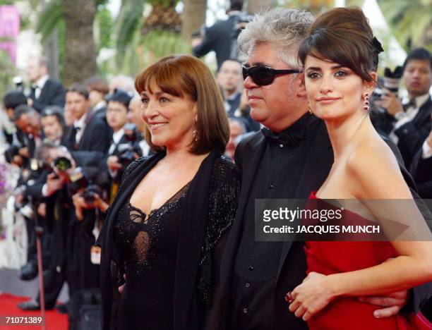 Spanish actresses Penelope Cruz and Carmen Maura arrive with director Pedro Almodovar at the Festival Palace to attend the closing ceremony of the...