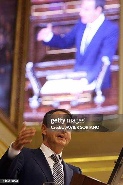 Spanish Prime Minister Jose Luis Rodriguez Zapatero speaks in Parliament during the annual state of the nation debate in Madrid, 30 May 2006....