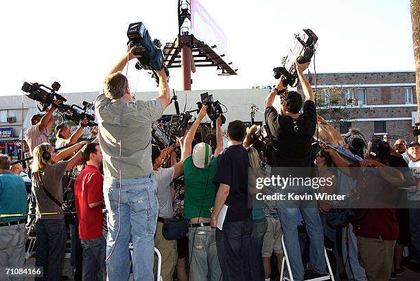 Photographers surround actress Elizabeth Taylor as she leaves the CNN building after appearing on "Larry King Live" on May 30, 2006 in Los Angeles,...
