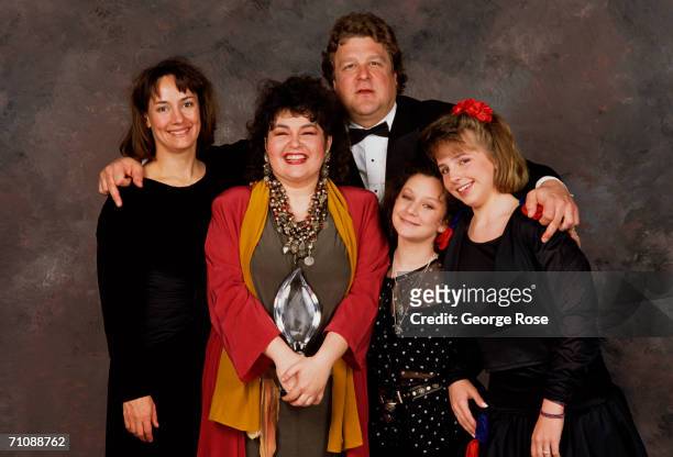 The cast of Roseanne, Laurie Metcalf, Roseanne Barr, John Goodman, Sara Gilbert and Lecy Goranson, pose backstage after winning the 1989 People's...