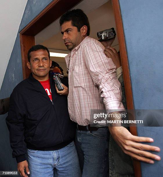 El candidato del partido Union Por el Peru Ollanta Humala, se retira tras ofrecer una entrevista radial en Lima el 31 de mayo de 2006. El candidato...