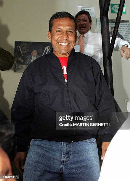 El candidato del partido Union Por el Peru Ollanta Humala, se retira tras ofrecer una entrevista radial en Lima el 31 de mayo de 2006. El candidato...