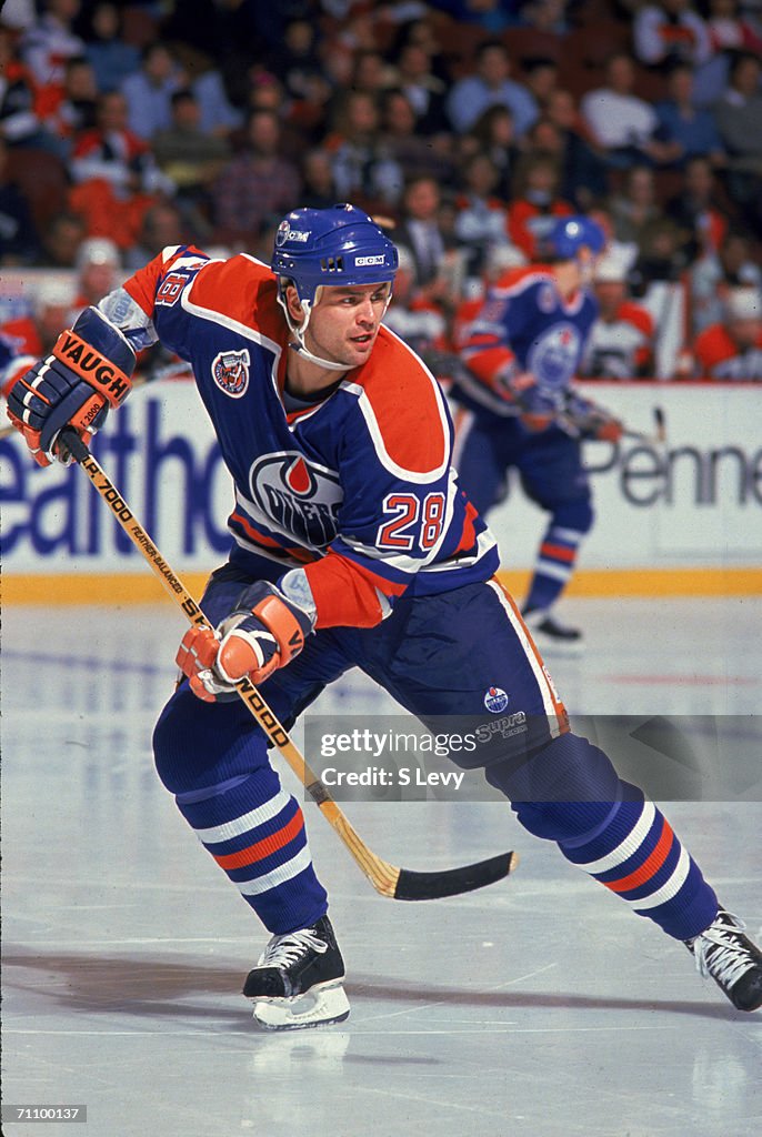 Craig Muni Of Edmonton Oilers