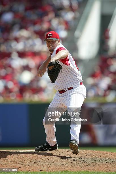 David Weathers of the Cincinnati Reds throws a pitch during the game against the Florida Marlins at Great American Ball Park in Cincinnati, Ohio on...