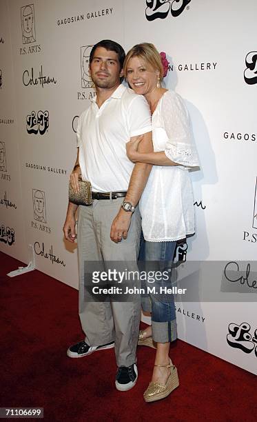 Julie Bowen and Scott Phillips arrive at the Inagural Benefit For P.S. Arts at Lo-Fi on June 1, 2006 in Los Angeles, California.