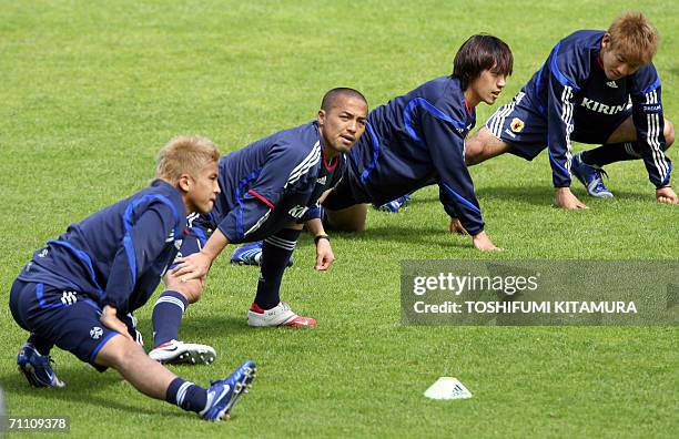 Japanese midfielder Shinji Ono stretches with Junichi Inamoto , Shunsuke Nakamura and Masashi Oguro during their FIFA 2006 World Cup camp at the...