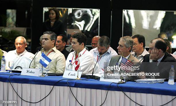 La Romana, DOMINICAN REPUBLIC: Representantes de Honduras, Canada y Estados Unidos, participan el 02 de Junio de 2006 de la inauguracion de la...