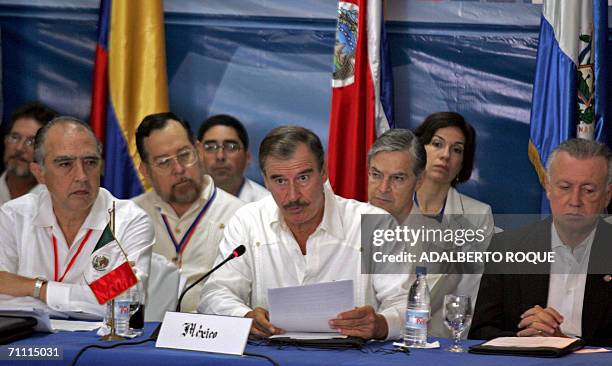 La Romana, DOMINICAN REPUBLIC: El presidente de Mexico, Vicente Fox , realiza una intervencion el 03 de junio del 2006 durante la Reunion...