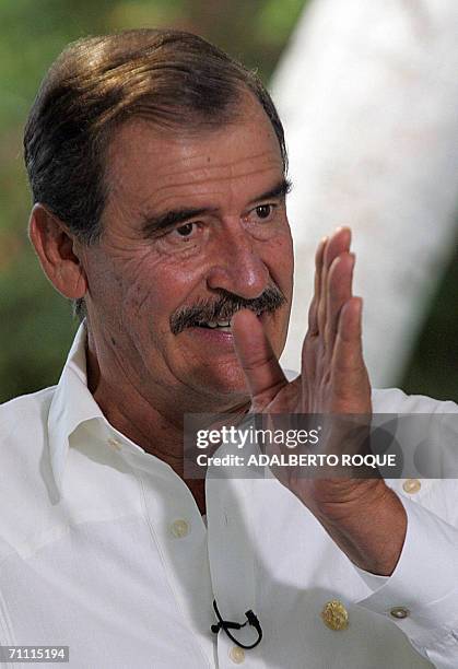 La Romana, DOMINICAN REPUBLIC: El presidente de Mexico, Vicente Fox participa en una entrevista televisiva el 03 de Junio del 2006 durante el...