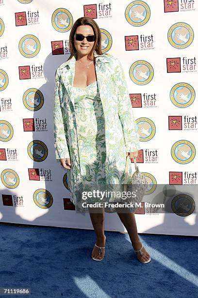 Broadcast journalist Keely Shaye Smith attends the First Star Annual Celebration of Children's Rights benefit at the Barker Hanger on June 3, 2006 in...