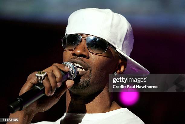 Actor/singer Jamie Foxx performs during the 13th Annual Hot 97's Summer Jam at Giants Stadium June 4, 2006 in East Rutherford, New Jersey.