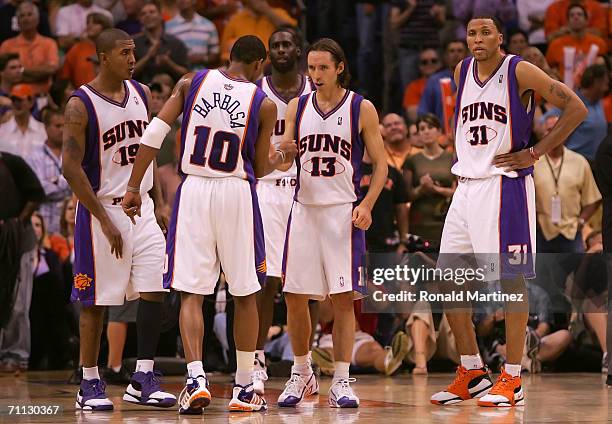 Raja Bell, Leandro Barbosa, Tim Thomas, Steve Nash and Shawn Marion of the Phoenix Suns talk together during a timeout in the fourth quarter against...