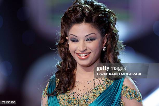 Dubai, UNITED ARAB EMIRATES: Kuwaiti Nuha Nabil presents the last episode of Dubai TV program "Najm el-Khaleej 02" late 05 June 2006 in Dubai. Twelve...