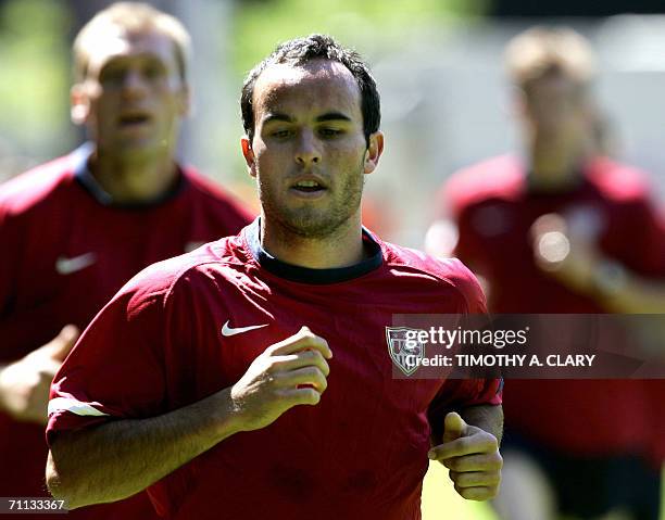 United States midfielder Landon Donovan jogs during a training session at The Edmund Plambeck Stadium in Norderstedt, 06 June 2006, ahead of the Fifa...