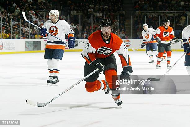 Brian Savage of the Philadelphia Flyers skates against the New York Islanders at the Nassau Coliseum on March 4, 2006 in Uniondale, New York. The...