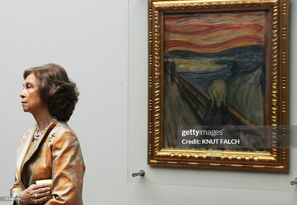 Spanish Queen Sofia walks past the Munch