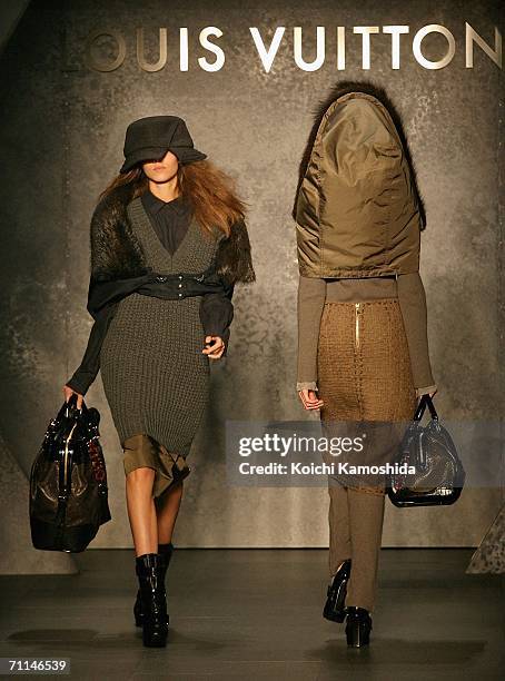 55 Louis Vuitton Women Fall Winter 2006 2007 Stock Photos, High-Res  Pictures, and Images - Getty Images