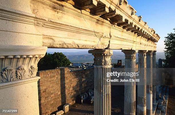 acropolis library at pergamum, bergama, turkey - pergamon stock-fotos und bilder