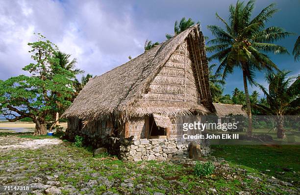 faluw' (men's meeting house), bechiyal cultural centre, bechiyal, micronesia, federated states of - ontmoetingshuis stockfoto's en -beelden