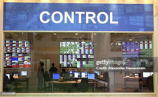 Television Master Control Room Photos and Premium High Res Pictures ...