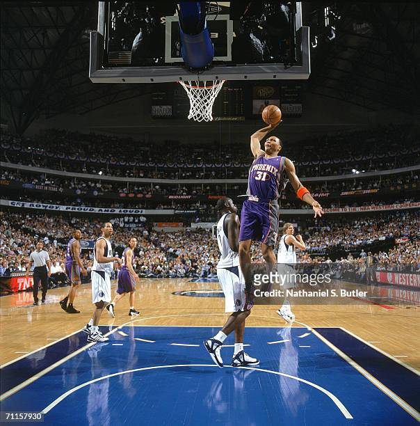 Shawn Marion of the Phoenix Suns reaches for the basket against the Dallas Mavericks in game five of the Western Conference Finals during the 2006...