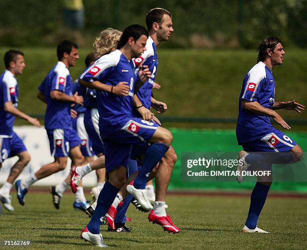 Serbia and Montenegro footballers run during a training session in Billerbeck, 09 June 2006. Serbia and Montengro are in group C of the 2006 Fifa...