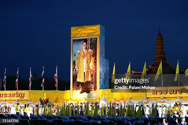 Huge portrait of Thailand?s king Bhumibol Adulyadej hangs in Sanam Luang grounds with the Royal palace in the back ground on June 9, 2006 in Bangkok,...