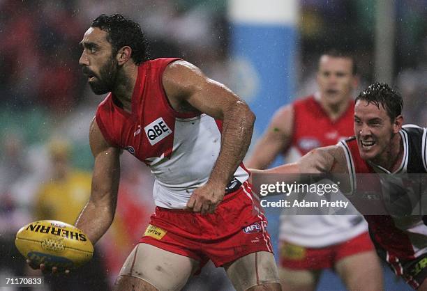 Adam Goodes of the Swans passes during the round 11 AFL match between the Sydney Swans and the St Kilda Saints at the Sydney Cricket Ground June 10,...