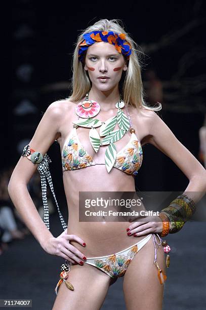 Brazilian model Ana Claudia Michels walks down the runway at the Salinas Spring/Summer 2007 show at Rio's Modern Art Museum during Rio Fashion on...