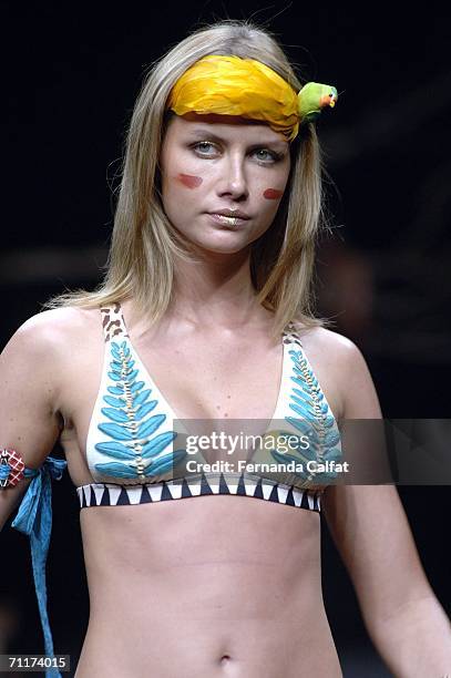 Brazilian model Ana Claudia Michels walks down the runway at the Salinas Spring/Summer 2007 show at Rio's Modern Art Museum during Rio Fashion on...