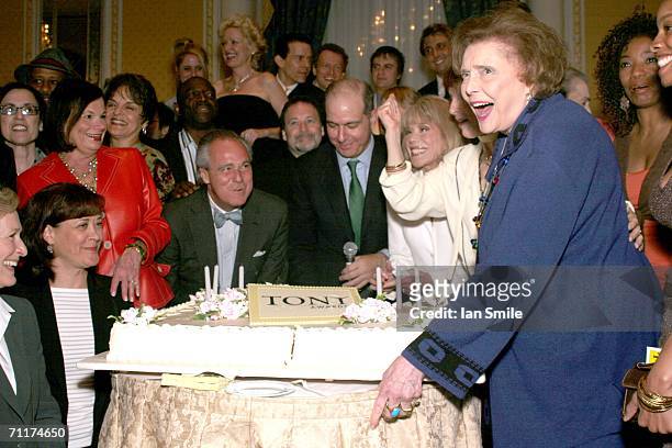 Actress Patricia Neal cuts the cake at The Tony Awards Honor Presenters And Nominees at the Waldorf Astoria on June 10, 2006 in New York.